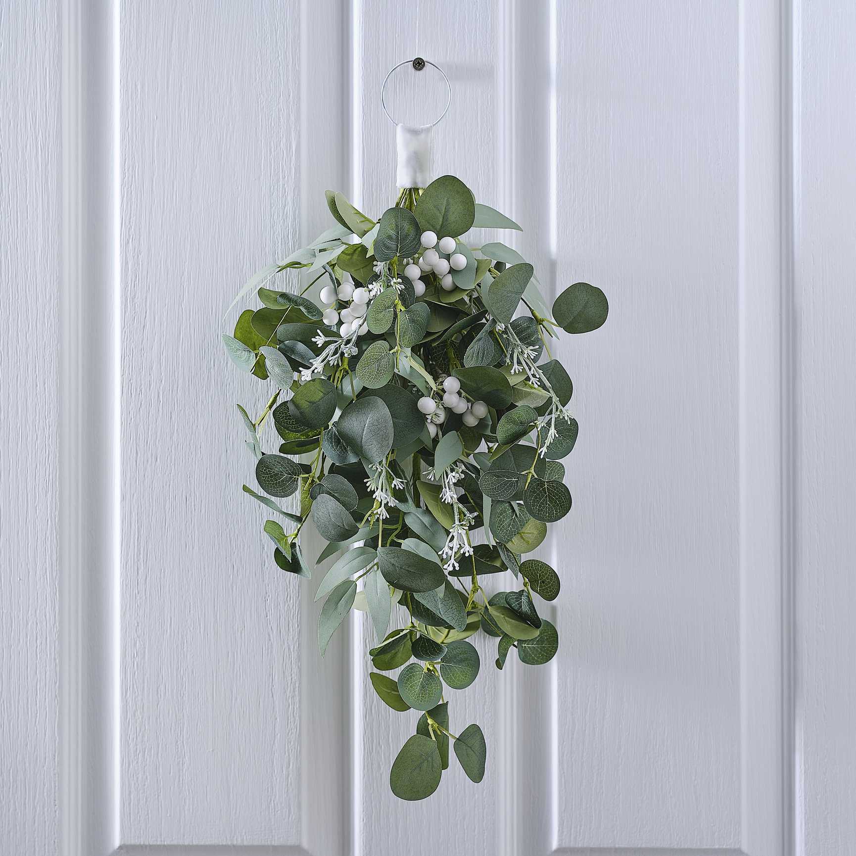 Eucalyptus And White Berry Door Sway Christmas Ginger Ray