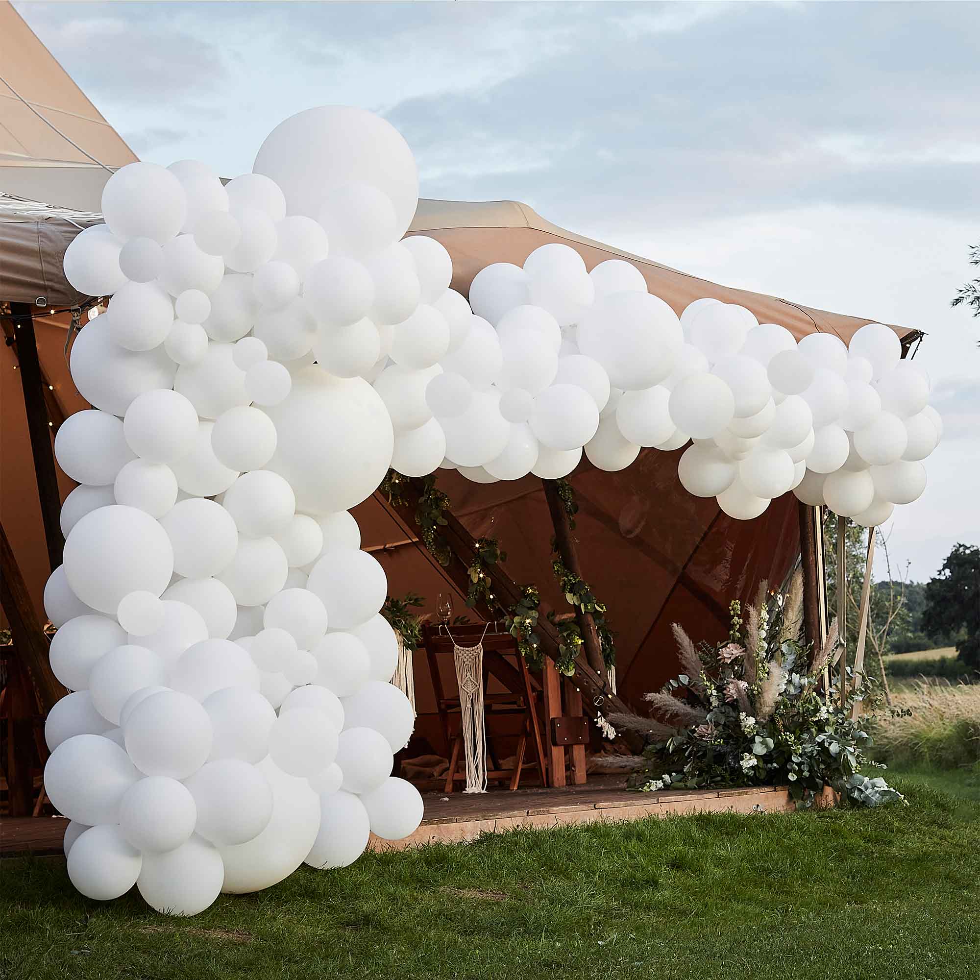 Balloon Arch White with 203 Balloons